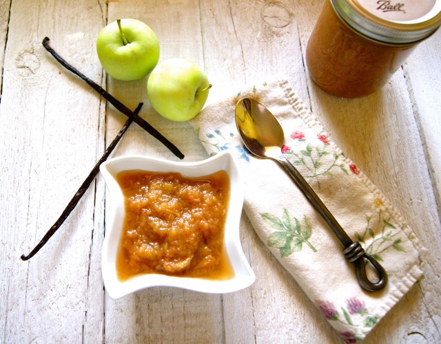 Slow Cooker Honey-Vanilla Applesauce